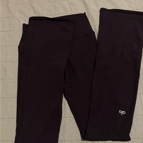ALO Yoga Black Leggings - Picture 2 of 4
